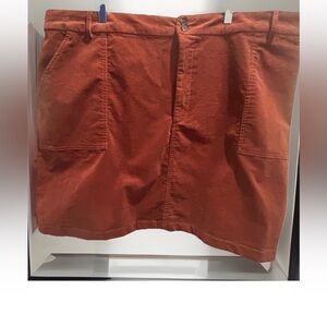 Skies are blue corduroy skirt zip/ button front w/ Elasticized waist rust 3X New